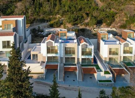 Villa for 610 000 euro in Tivat, Montenegro