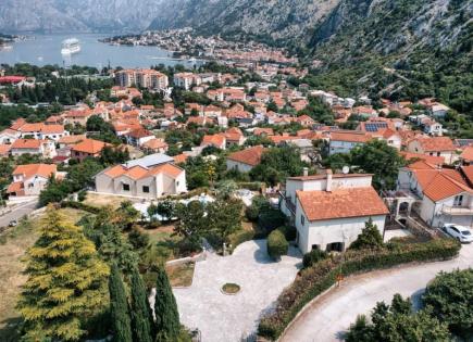 Villa for 950 000 euro in Skaljari, Montenegro