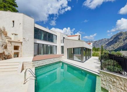 Villa for 2 200 000 euro in Prcanj, Montenegro