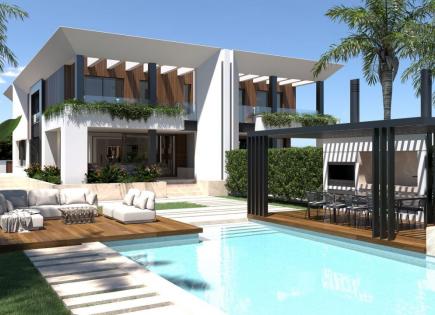 Villa for 890 000 euro in Torrevieja, Spain