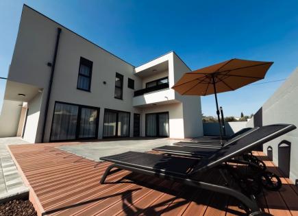 Casa para 1 171 000 euro en Pomer, Croacia