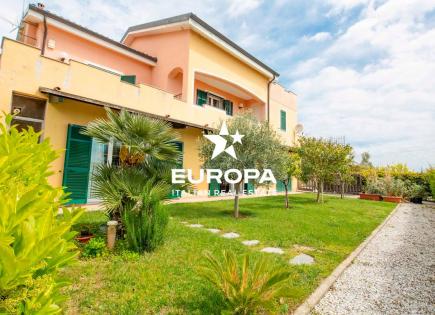 Villa for 750 000 euro in San Remo, Italy