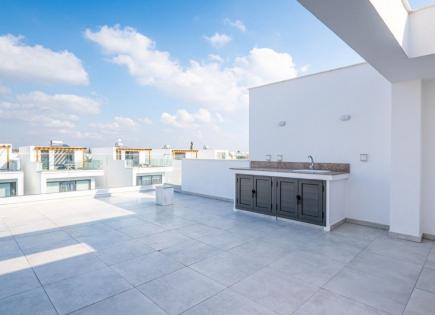Villa for 1 200 000 euro in Larnaca, Cyprus