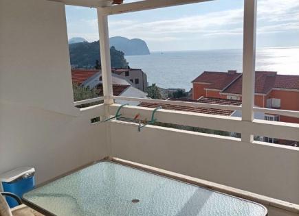 Flat for 220 000 euro in Petrovac, Montenegro