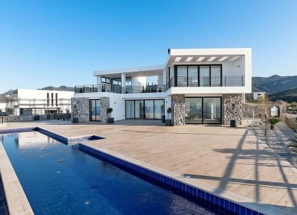 Villa for 639 300 euro in Esentepe, Cyprus