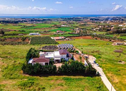 Villa for 2 100 000 euro in Paphos, Cyprus