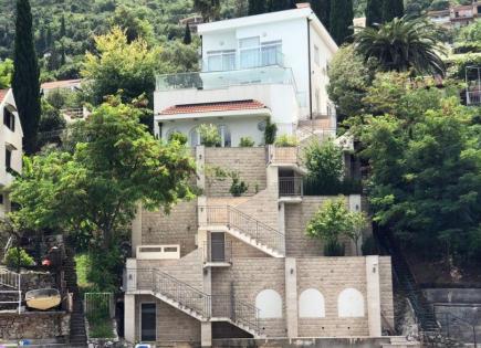 Villa for 2 300 000 euro in Herceg-Novi, Montenegro