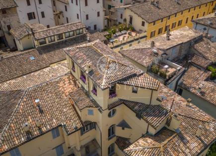 Apartamento para 194 000 euro en Spoleto, Italia