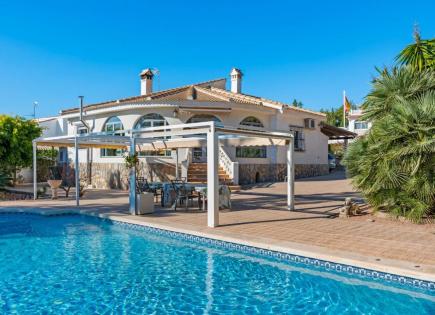 Villa for 699 000 euro in Ciudad Quesada, Spain