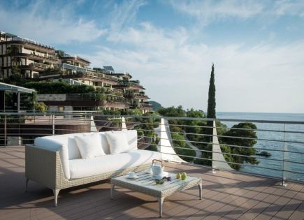 Penthouse for 3 300 000 euro in Budva, Montenegro