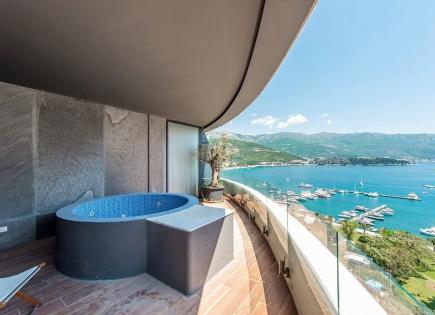 Penthouse for 1 380 000 euro in Budva, Montenegro