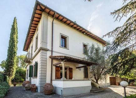 Villa for 2 400 000 euro in Florence, Italy