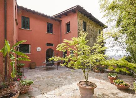 Manor for 2 200 000 euro in Pietrasanta, Italy