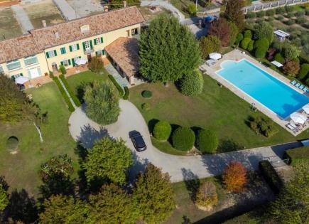 House for 2 200 000 euro in Asti, Italy