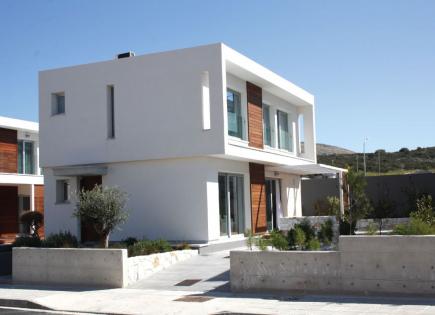 House for 520 000 euro in Paphos, Cyprus