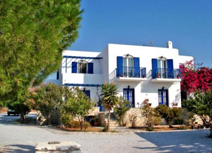 Commercial property for 950 000 euro on Paros, Greece