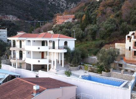 Haus für 1 200 000 euro in Petrovac, Montenegro