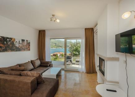 Flat for 220 000 euro in Kamenari, Montenegro