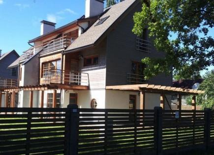 Casa adosada para 449 000 euro en Melluzi, Letonia