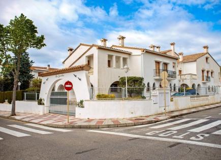 Townhouse for 430 000 euro on Costa Brava, Spain