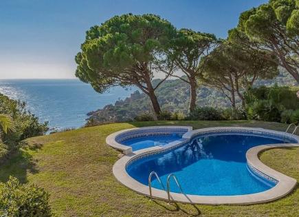 Flat for 995 000 euro on Costa Brava, Spain
