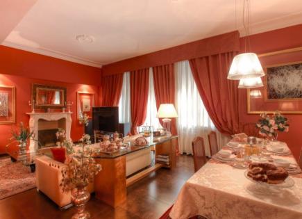 Flat for 2 200 000 euro in Stresa, Italy