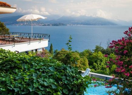 House for 2 500 000 euro in Stresa, Italy