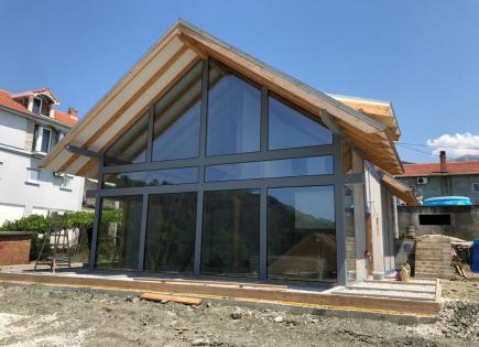 Casa para 235 000 euro en Tivat, Montenegro