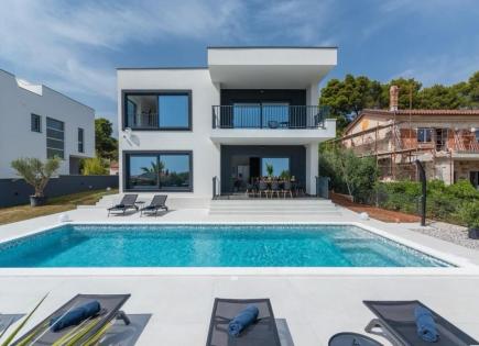 House for 1 020 000 euro in Medulin, Croatia