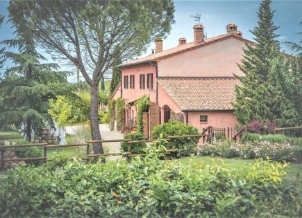 House for 1 750 000 euro in Siena, Italy