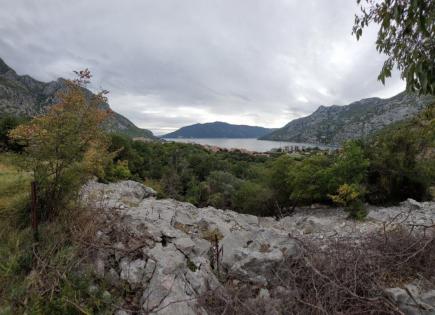 Grundstück für 200 000 euro in Risan, Montenegro