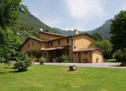 Villa for 3 000 000 euro in Pietrasanta, Italy