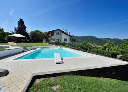 Villa para 2 700 000 euro en Camaiore, Italia