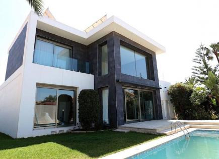 Villa for 709 000 euro in Torrevieja, Spain