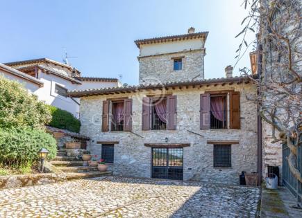 House for 495 000 euro in Spoleto, Italy