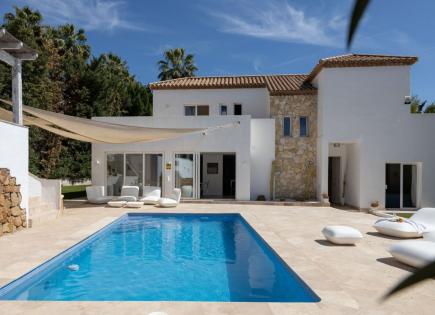 Villa for 2 590 000 euro in Marbella, Spain