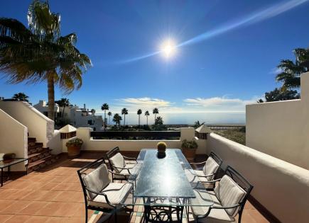 Penthouse for 1 295 000 euro in Estepona, Spain