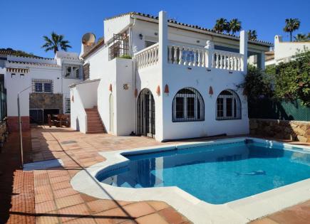 Townhouse for 635 000 euro in Manilva, Spain