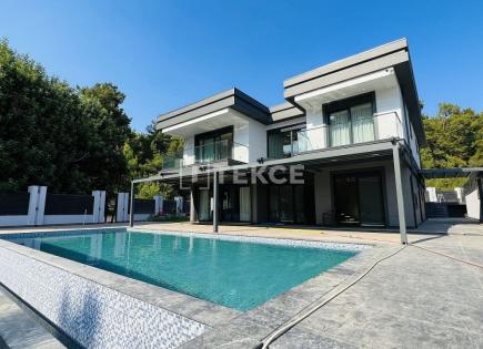 Villa for 1 250 000 euro in Kemer, Turkey