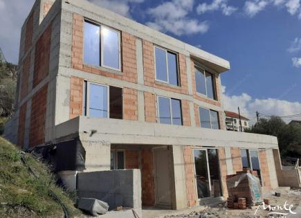 Casa para 350 000 euro en Tivat, Montenegro