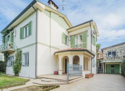 House for 1 300 000 euro in Viareggio, Italy