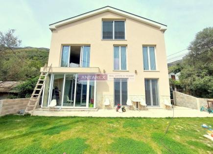 Villa for 1 000 000 euro in Baosici, Montenegro