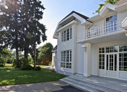 House for 985 000 euro in Melluzi, Latvia