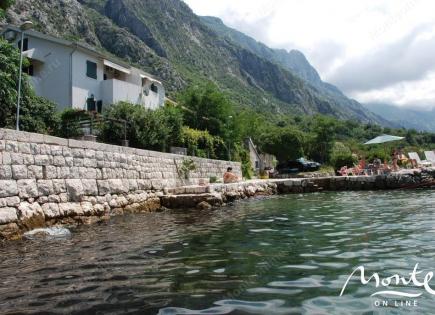 Casa adosada para 490 000 euro en Kotor, Montenegro