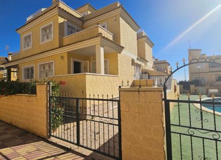 Townhouse for 215 000 euro in Torrevieja, Spain