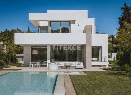 Villa for 2 250 000 euro in Estepona, Spain