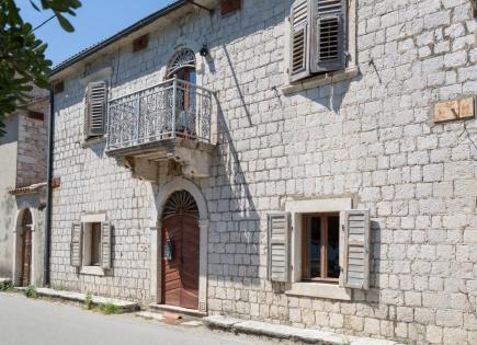 Villa für 1 350 000 euro in Kotor, Montenegro