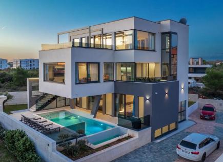 House for 1 890 000 euro in Medulin, Croatia
