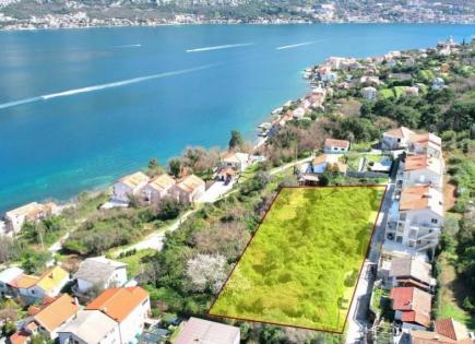 Land for 623 700 euro in Prcanj, Montenegro