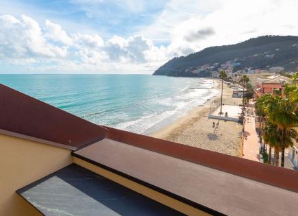 Flat for 1 250 000 euro in Alassio, Italy